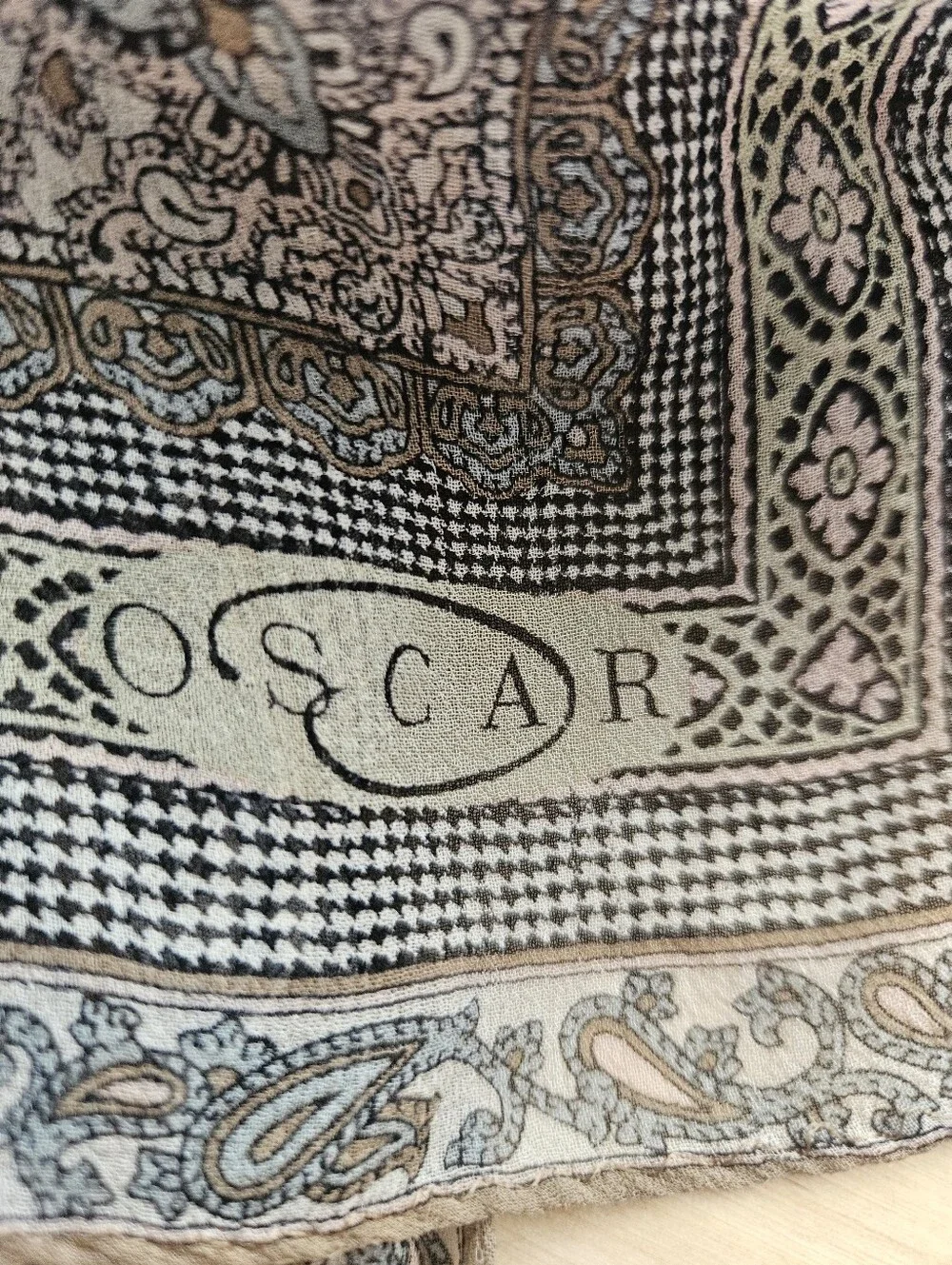Vintage‎ Oscar de la Renta Silk Scarf Blue Tan Paisley Medallion Boho Print Luxe
